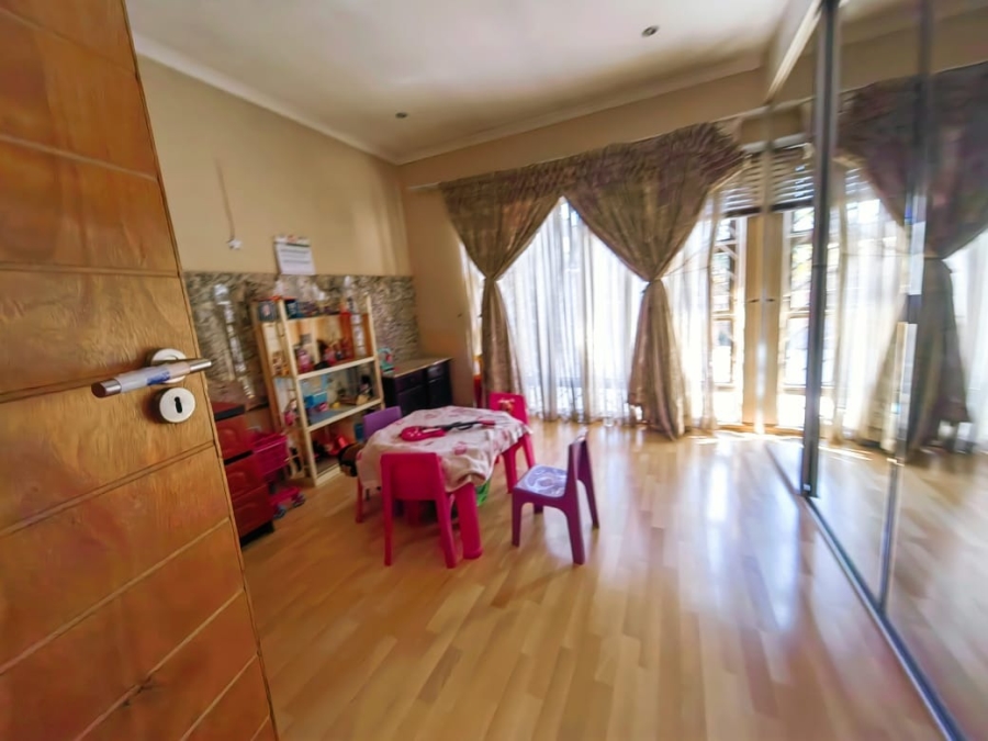 5 Bedroom Property for Sale in Van Der Hoff Park North West